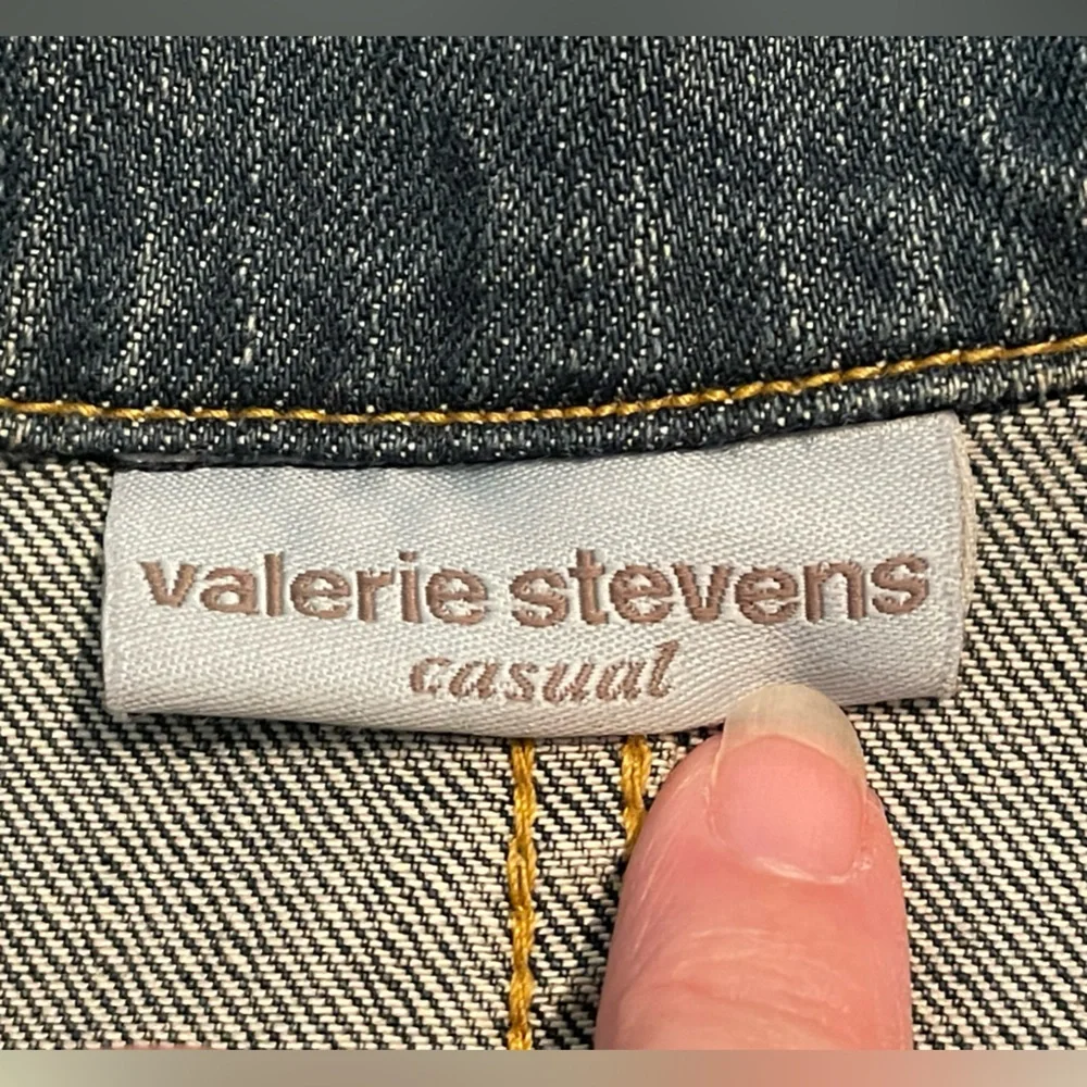 ✨HP✨ JEAN JACKET LADIES BUTTON-UP WITH POCKETS BY “VALERIE STEVENS”, SIZE SMALL - Picture 6 of 8